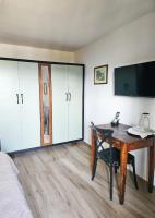Deluxe Room (2 Adults + 1 Child)