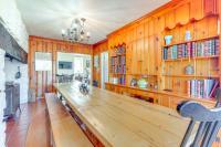 Historic Manor 3 Mi to Shawnee Mtn! Pet Friendly - B&B East Stroudsburg