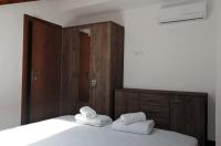 Sunny apartment with a sea-view, city center - Bed and Breakfast Tivat