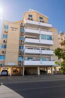Olivia Mackenzie 2 BR with Pool Great for Families - Chambres d’hôtes Larnaca