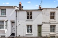 Hosted by AGF Property - Free Parking - Perfect for large groups and long stays - Free parking for one vehicle - B&B Brighton