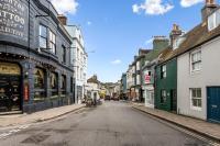 Hosted by StaySejour- 8 Beds - Perfect for large groups and long stays - Free parking for one vehicle - Chambres d'hôtes Brighton