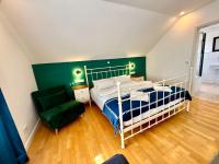 Superior Double Room with Private Bathroom