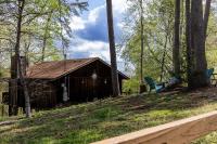 Pet Friendly Cabin with Mountain View - B&B