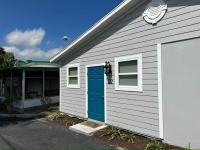 Cottage 22, The Boathouse - Dora Canal Court - a downtown, waterfront community - Bed and Breakfast Tavares