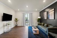 Luxurious King 3BR Townhouse Mins to Uptown CLT! - Ferienwohnung
