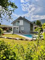 Le Jardin de Rose et Capucine, piscine et jardin avec terrasse - Chambres d'hôtes Gérardmer
