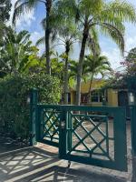 Tango Mango House with Private Hot Tub - B&B