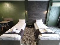 Tweepersoonskamer met 2 Aparte Bedden en Balkon