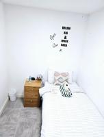 Cosy Single Bedroom in Dartford Central - Bed and Breakfast