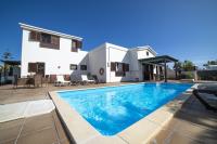 Sensational Playa Blanca Villa 3 Bedrooms Villa Myoga Spacious Sun Terrace Outdoor Pool And Bbq Montana Roja - Bed and Breakfast