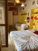 Dreibettzimmer mit Poolblick