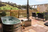 Viaduct River View & Outdoor Bath - Couples Retreat - B&B Calstock