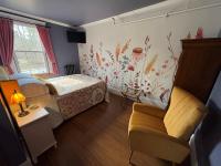 Habitación con cama grande