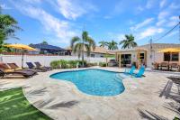 The Beach House! - 1 Mile to Vanderbilt Beach! Southern Exposure, Pool - B&B Naples
