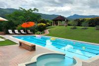 Reserva tu casa rodeada de naturaleza en Villeta - B&B Villeta