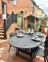 Sapphire Quarters, 3BR, En Suite, Private Parking - Bed and Breakfast Hindlip