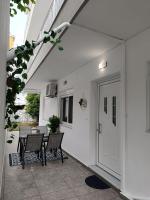 Tatti's Apartment - B&B Rodas