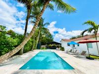 Tropical Paradise 3BR Oasis with Heated Pool and Summer Kitchen - Bed and Breakfast Miami