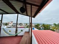 Apartment with balcony and access to terrace - B&B Puerto Ayora