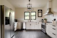 Stay Portland - Fresh Farmhouse Remodel in SE Portland 96BikeScore - B&B Portland