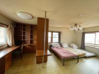 Chambre Lits Jumeaux avec Salle de Bains Commune