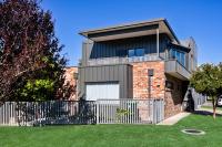 Appartamento Premium con 3 Camere da Letto e Balcone