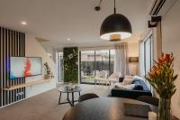 2 Bed 2 Bath with onsite 2 parking walk to Northlands and close to Airport - Chambres d'hôtes Christchurch