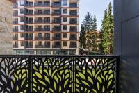 One-Bedroom Apartment with Balcony