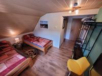 Tweepersoonskamer met 2 Aparte Bedden en Badkamer