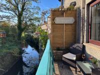 Duck Away Riverside Cottage - Bed and Breakfast