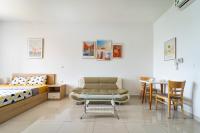 Warm Studio Sunrise City View D7 Hana's Apart - B&B Ho Chi Minh City