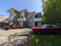 Forrest-Hugging Townhouse with Private Garden - Bed and Breakfast
