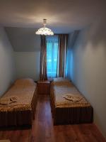 Kleines Zweibettzimmer
