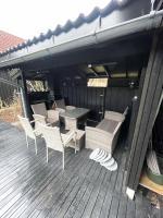 Newly renovated Villa by the beach, beatiful garden and free parking - Ferienwohnung Kristiansand