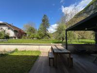 Maisonnette avec terrasse et jardin - Bed and Breakfast Doussard