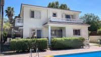 Seaside villa 4bdr, large pool with car included - B&B Meneou