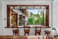 Bali-Inspired Villa with Private Pool ,Sleeps 10 - B&B Boac