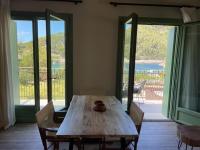Asos Beachfront Apartment, Center village, 20m Beach - near Myrtos - Fiskardo - Chambres d'hôtes Ásos