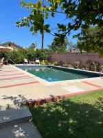 Just The Two Of Us -Romantic Pool View And Private Entry Sleeps 2 Near CSUN CSUN - Bed and Breakfast North Hills