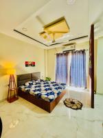 Sleek & Stylish Urban Retreat - B&B Indore