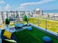 Deluxe One-Bedroom Apartment with Ocean View