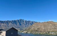 Takitimu Villa Remarkables View - Boutique Luxury, Private Bath with Stunning View - B&B Distretto di Queenstown