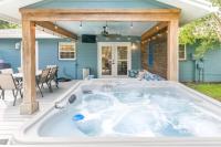Hot Tub 5 min to beach King Bed - B&B