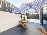 Brand new Kingbed apartment free Netflix & parking - Ferienwohnung