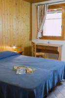 Dreibettzimmer mit Gartenblick
