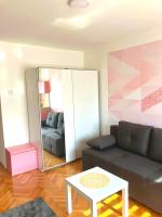 Charming Downtown Room - B&B