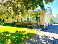 Downtown-2BR APT-King-Parking-WiFi7 - Bed and Breakfast Charlottetown