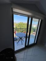 SideByLotus - B&B Side