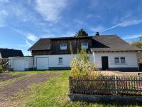 Ruhiges Lay-Haus in der Vulkaneifel, bis zu 7 Personen mit Terrasse, Garten und Kamin - Chambres d'hôtes Strohn